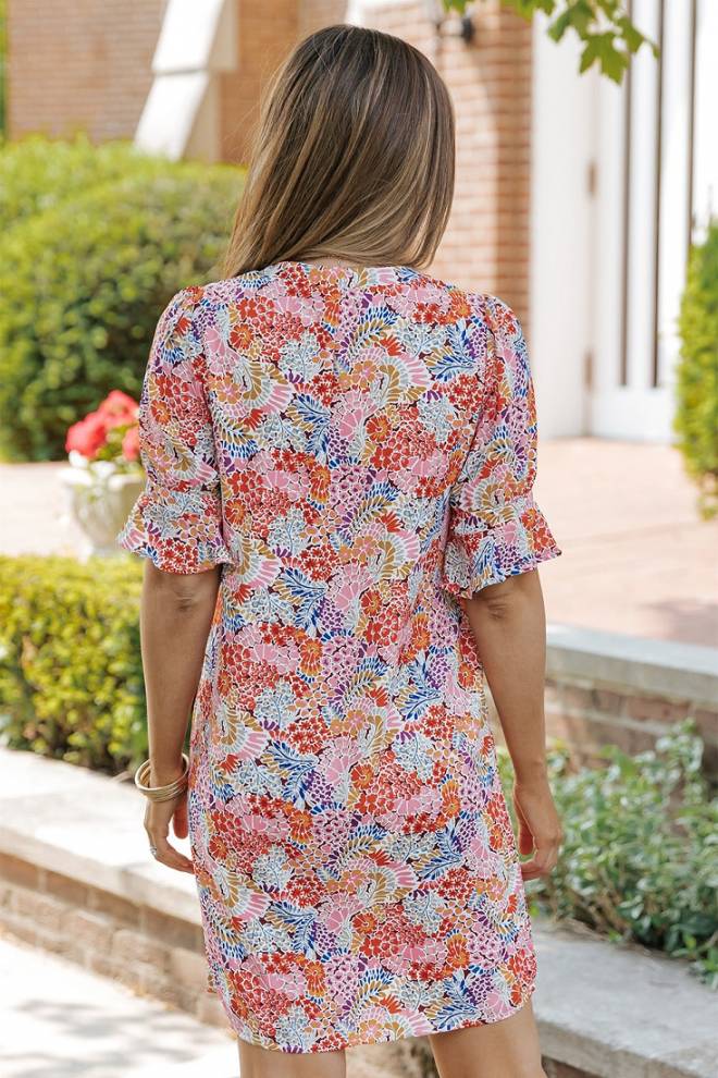 Easy wear- Comfortable dress- Boho chic- Spring fashion- Sleeve design- Bold print- Sundress- Stylish cut- Dress silhouette- Romantic style- Outdoor wear- Maxi dress- Versatile fashion- Breezy dress- Dress detail- Elegant design- Vacation dress- Garden party dress- Retro-inspired- Colorful pattern- Ethereal style