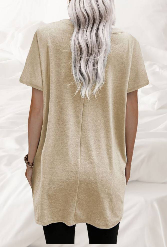 "Comfortable and breathable oversized t-shirt with pockets" "Fashion-forward oversized tee with practical pockets" "Versatile oversized tee for a relaxed, casual look" "Oversized t-shirt with pockets for an easygoing style" "Oversized tee with pockets for a stylish and practical outfit" "Stylish, comfortable oversized t-shirt with pocket detail" "Casual oversized t-shirt, a wardrobe must-have"