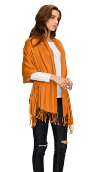 It can be tricky to find outerwear that bridges the gap between light and cozy, which is why we crafted our super versatile ruana. Lightweight yet perfectly insulating, it is a suitable choice if it’s still too warm for your winter jacket. Discover luxurious cashmere and wool blend fabrics, accented with charming tassels or contrasting trims.