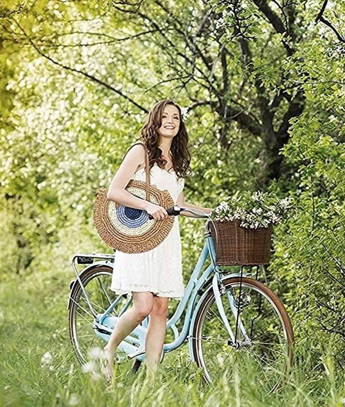 Stylish straw hat with a wide brim and a ribbon band. Chic straw handbag with leather straps and a woven design. Comfortable summer sandals in a neutral color, perfect for beach days. Sparkling summer jewelry set featuring a necklace and earrings. Trendy straw bag with intricate patterns and tassel details.