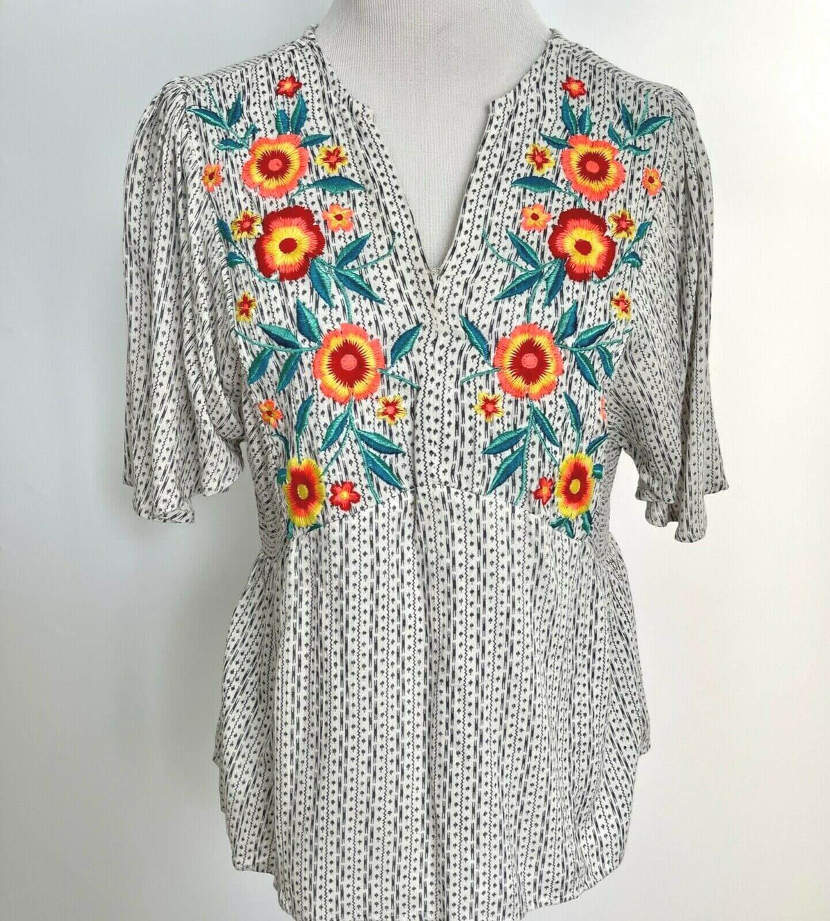 What a stunning blouse with just the ideal amount of embroidery. The floral is incredibly vibrant, and the blouse is so light and breezy! This blouse is not at all tight, it is very forgiving, and it flows beautifully!