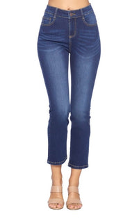 Mature womens denim shorts, are jean shorts in style 2021, best jean shorts for thick thighs, zara high rise denim shorts, jean shorts for thick thighs, levi 501 jean shorts, stretchy denim shorts, dad jean shorts, zara jean shorts, how to fray jean shorts, jolie j, just black denim, jolie girl, near m