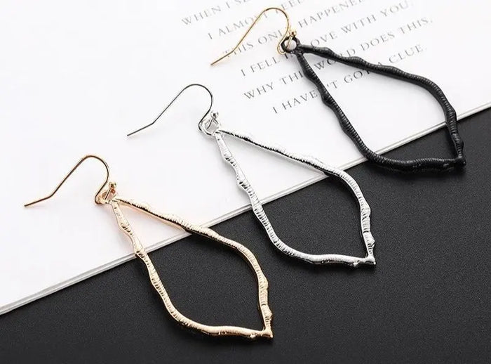 Hollow Waterdrop Dangle Earrings Jolie Vaughan | Online Clothing Boutique near Baton Rouge, LA, kendra scott, fashion designer, designer jewelry, fashion designer jewelry, gold, drop earrings, earrings, moroccan, silhouette, architecture, classic, alexandra, marrakech, marrakech collection, summer, summer collection, sophee, gifts for her, gifts for valentines day, valentines day, gifts for girlfriend, galentine gifts, kendra scott, black dangle earrings, silver dangle earrings, gold dangle earrings