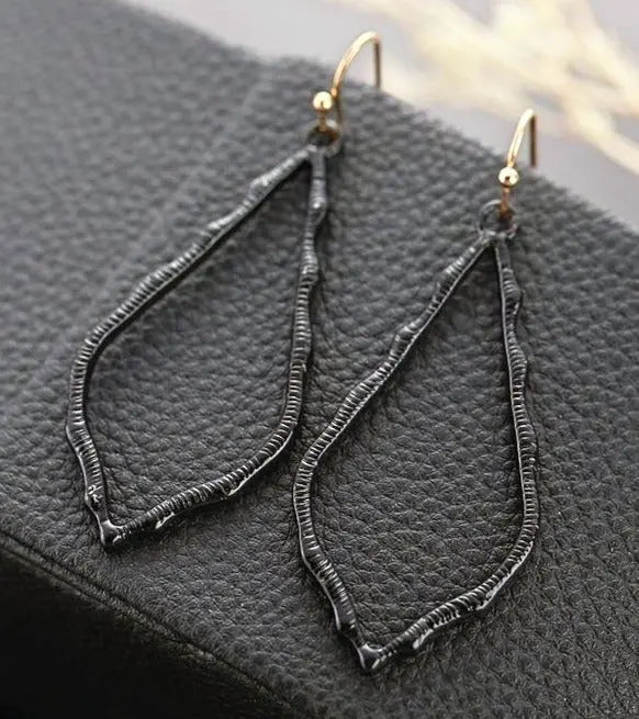 Hollow Waterdrop Dangle Earrings Jolie Vaughan | Online Clothing Boutique near Baton Rouge, LA, kendra scott, fashion designer, designer jewelry, fashion designer jewelry, 14k gold, gold, drop earrings, earrings, moroccan, silhouette, architecture, classic, alexandra, marrakech, marrakech collection, summer, summer 2014, summer collection, sophee, gifts for her, gifts for valentines day, valentines day, gifts for girlfriend, galentine gifts, kendra scott, black dangle earrings