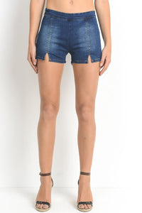 are jean shorts in style 2021, best jean shorts for thick thighs, zara high rise denim shorts, jean shorts for thick thighs, levi 501 jean shorts, stretchy denim shorts, dad jean shorts, zara jean shorts, how to fray jean shorts,