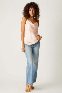 layering women s clothing- how to layering clothes- how to wear layered clothing- how to do layering of clothes- women s clothing layered look- women s layering tee shirts- womens layering clothing