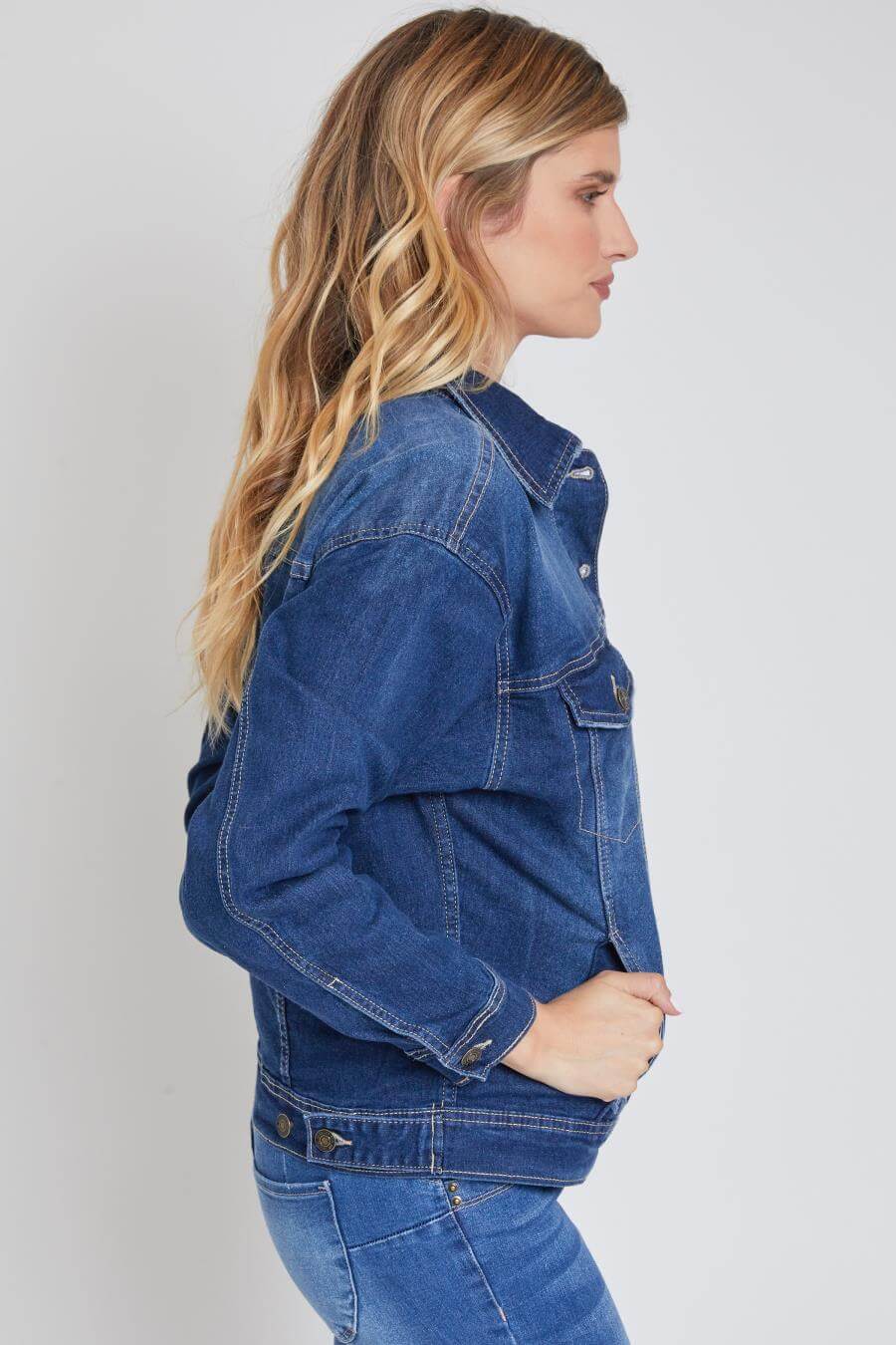 Mature womens denim shorts, are jean shorts in style 2021, best jean shorts for thick thighs, zara high rise denim shorts, jean shorts for thick thighs, levi 501 jean shorts, stretchy denim shorts, dad jean shorts, zara jean shorts, how to fray jean shorts, jolie j, just black denim, jolie girl, near me